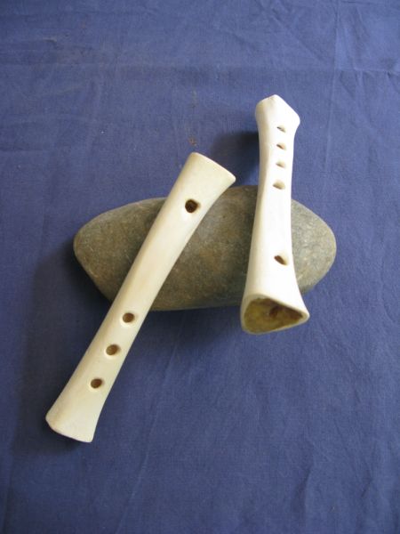 musikinstrument-historisches-replikat-mittelalter-schaf-knochen-floete-tibia-kaufen